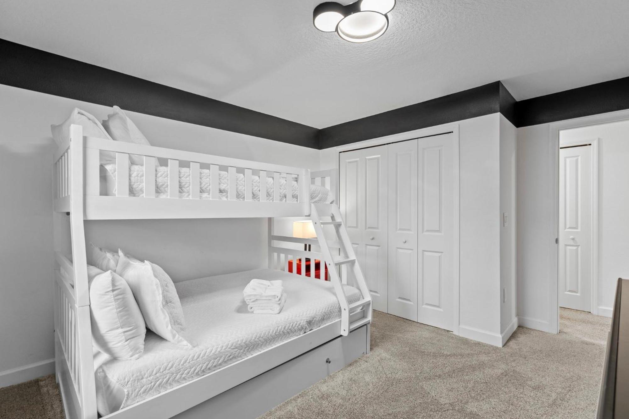Special 4bedroom Th W-private Pool Next To